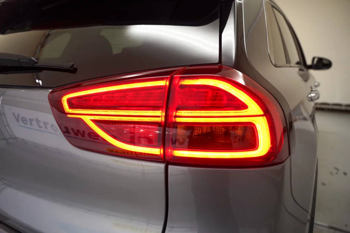 Kia e-Niro Kia e-Niro ExecutiveLine 64 kWh 3-fase [ Leder JBL Adapt.cruise LED ]