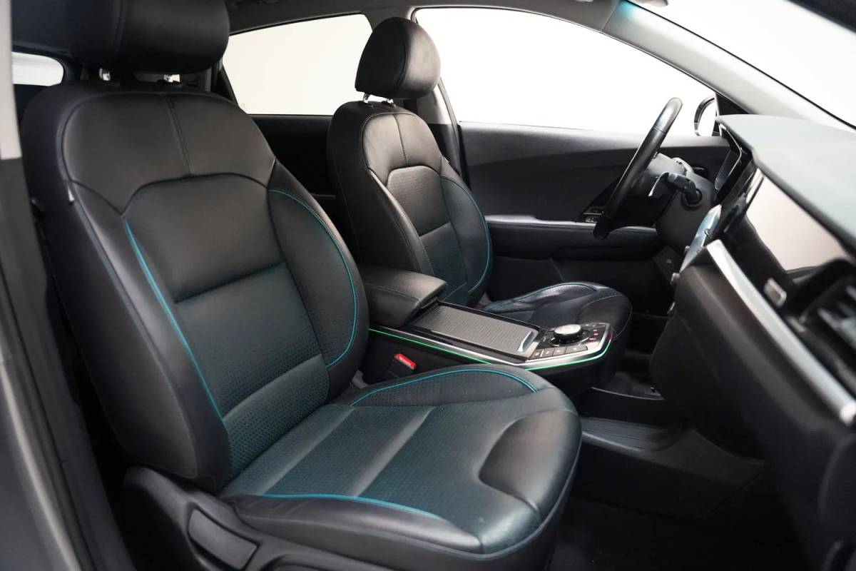 Kia e-Niro Kia e-Niro ExecutiveLine 64 kWh 3-fase [ Leder JBL Adapt.cruise LED ]