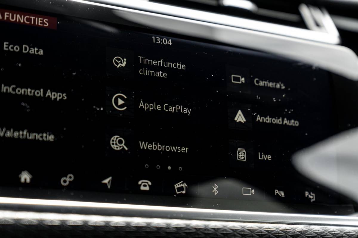 Land Rover Range Rover Velar Land Rover Range Rover Velar 2.0 P250 Turbo AWD R-Dynamic SE 250 PK Camera Meridian Keyless Stoel/stuurverw. 20”