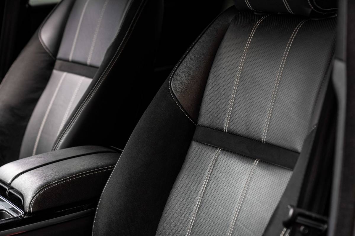 Land Rover Range Rover Velar Land Rover Range Rover Velar 2.0 P250 Turbo AWD R-Dynamic SE 250 PK Camera Meridian Keyless Stoel/stuurverw. 20”
