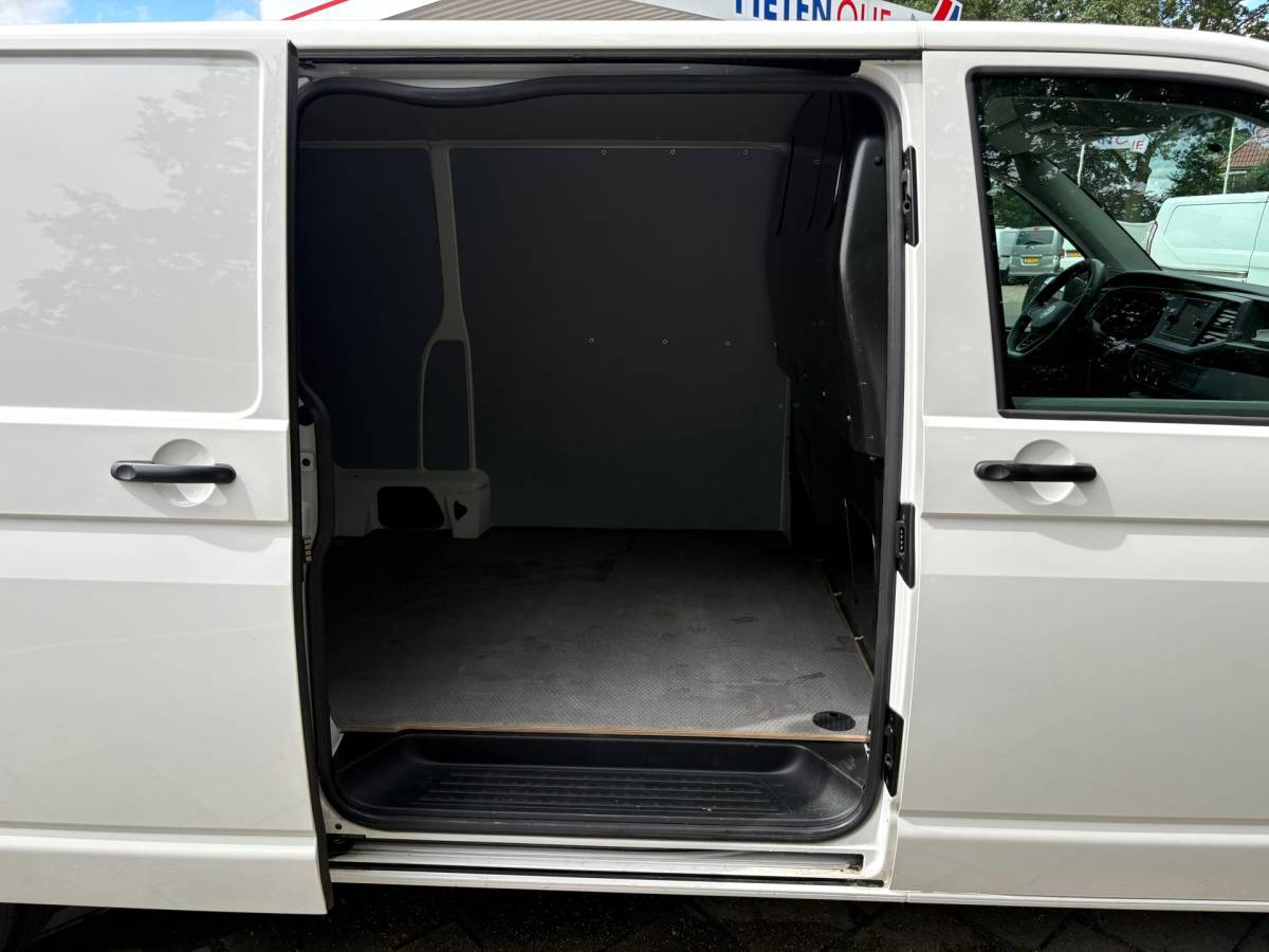Volkswagen Transporter Volkswagen TRANSPORTER 2.0 TDI L2H1 150PK!|DSG Automaat|lichtmetalen velgen|airco|achteruitrijcamera|apple carplay|drie zitplaatse