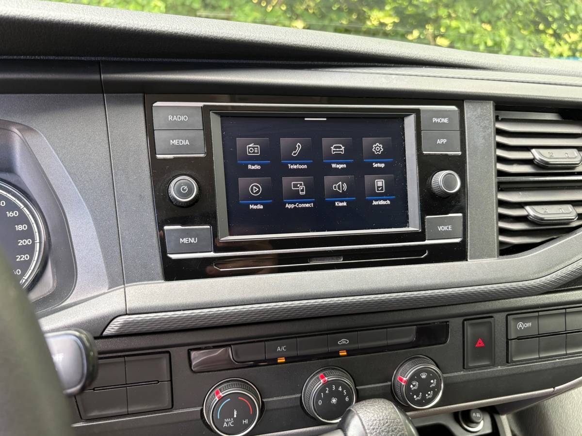 Volkswagen Transporter Volkswagen TRANSPORTER 2.0 TDI L2H1 150PK!|DSG Automaat|lichtmetalen velgen|airco|achteruitrijcamera|apple carplay|drie zitplaatse