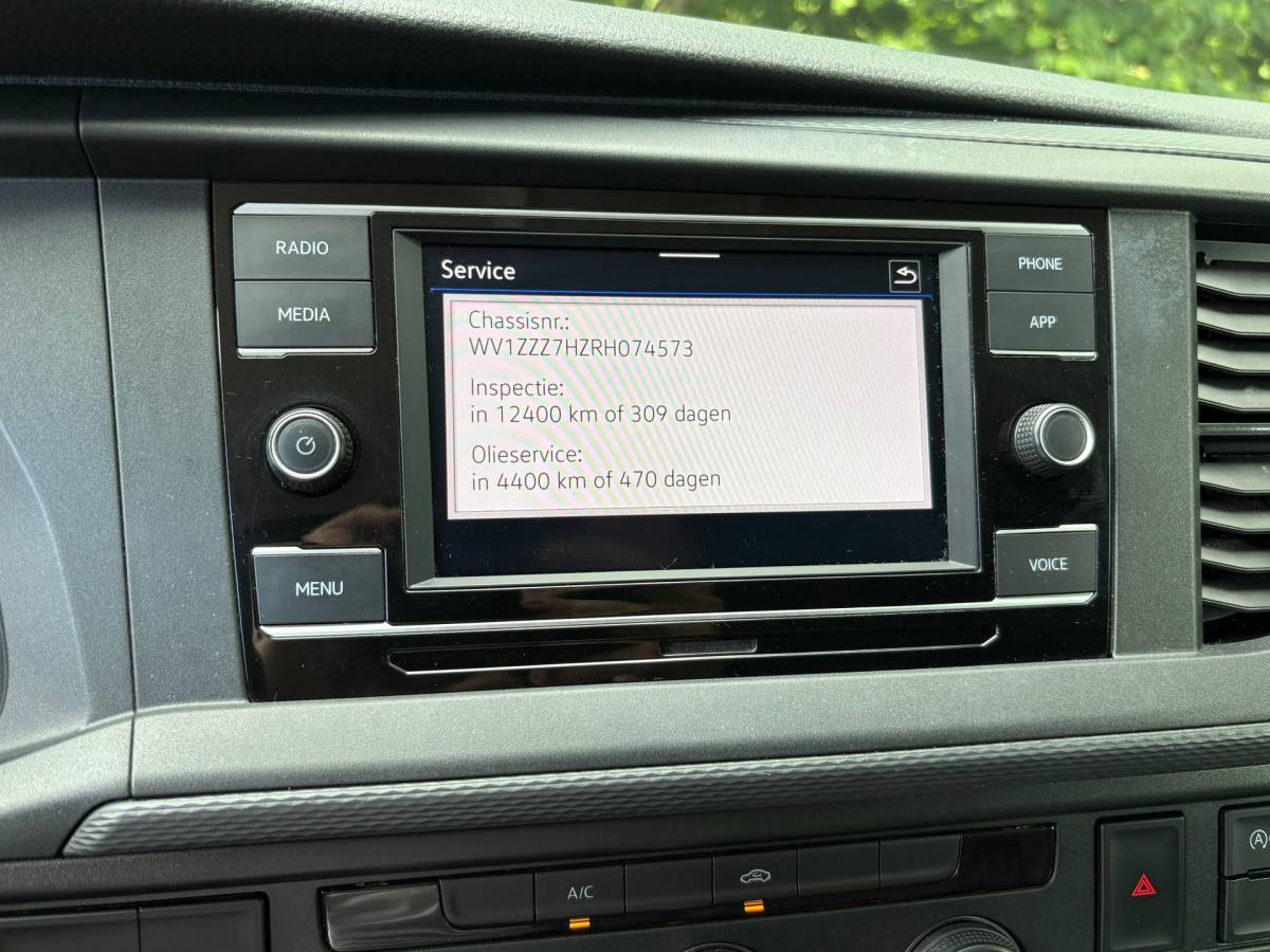Volkswagen Transporter Volkswagen TRANSPORTER 2.0 TDI L2H1 150PK!|DSG Automaat|lichtmetalen velgen|airco|achteruitrijcamera|apple carplay|drie zitplaatse