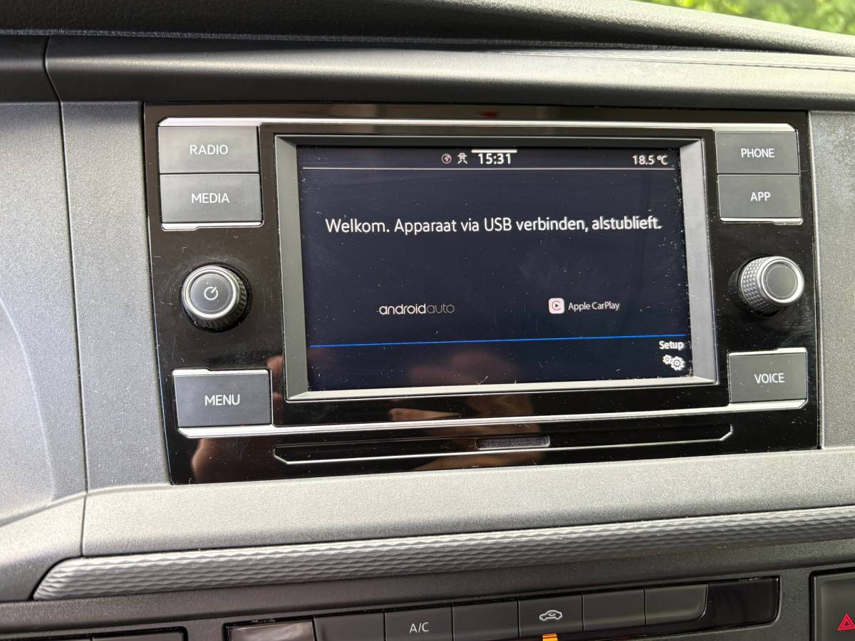 Volkswagen Transporter Volkswagen TRANSPORTER 2.0 TDI L2H1 150PK!|DSG Automaat|lichtmetalen velgen|airco|achteruitrijcamera|apple carplay|drie zitplaatse