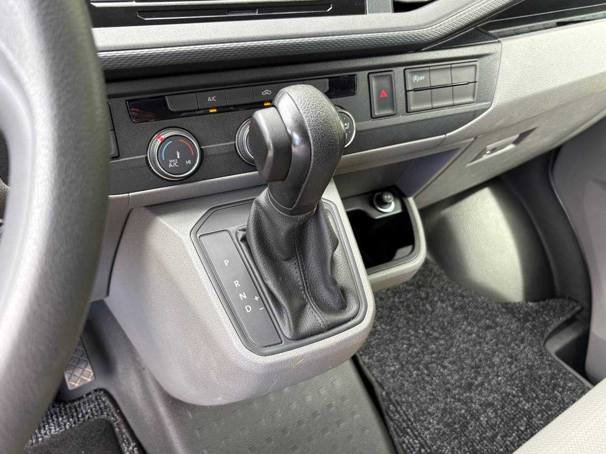 Volkswagen Transporter Volkswagen TRANSPORTER 2.0 TDI L2H1 150PK!|DSG Automaat|lichtmetalen velgen|airco|achteruitrijcamera|apple carplay|drie zitplaatse