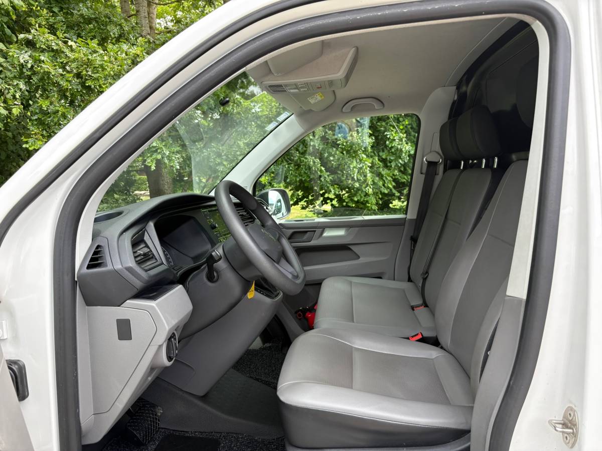 Volkswagen Transporter Volkswagen TRANSPORTER 2.0 TDI L2H1 150PK!|DSG Automaat|lichtmetalen velgen|airco|achteruitrijcamera|apple carplay|drie zitplaatse