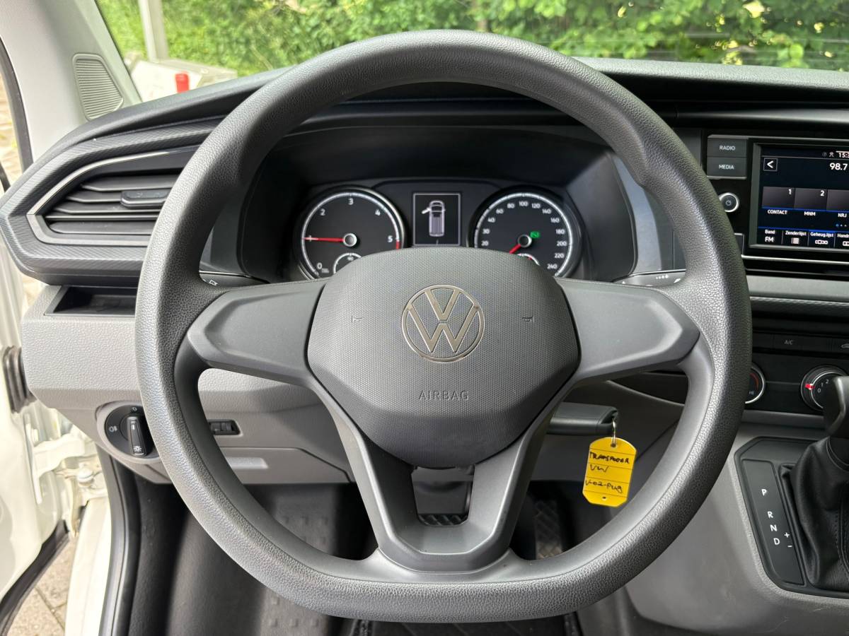 Volkswagen Transporter Volkswagen TRANSPORTER 2.0 TDI L2H1 150PK!|DSG Automaat|lichtmetalen velgen|airco|achteruitrijcamera|apple carplay|drie zitplaatse
