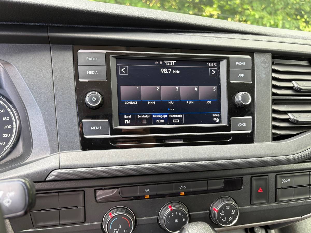 Volkswagen Transporter Volkswagen TRANSPORTER 2.0 TDI L2H1 150PK!|DSG Automaat|lichtmetalen velgen|airco|achteruitrijcamera|apple carplay|drie zitplaatse