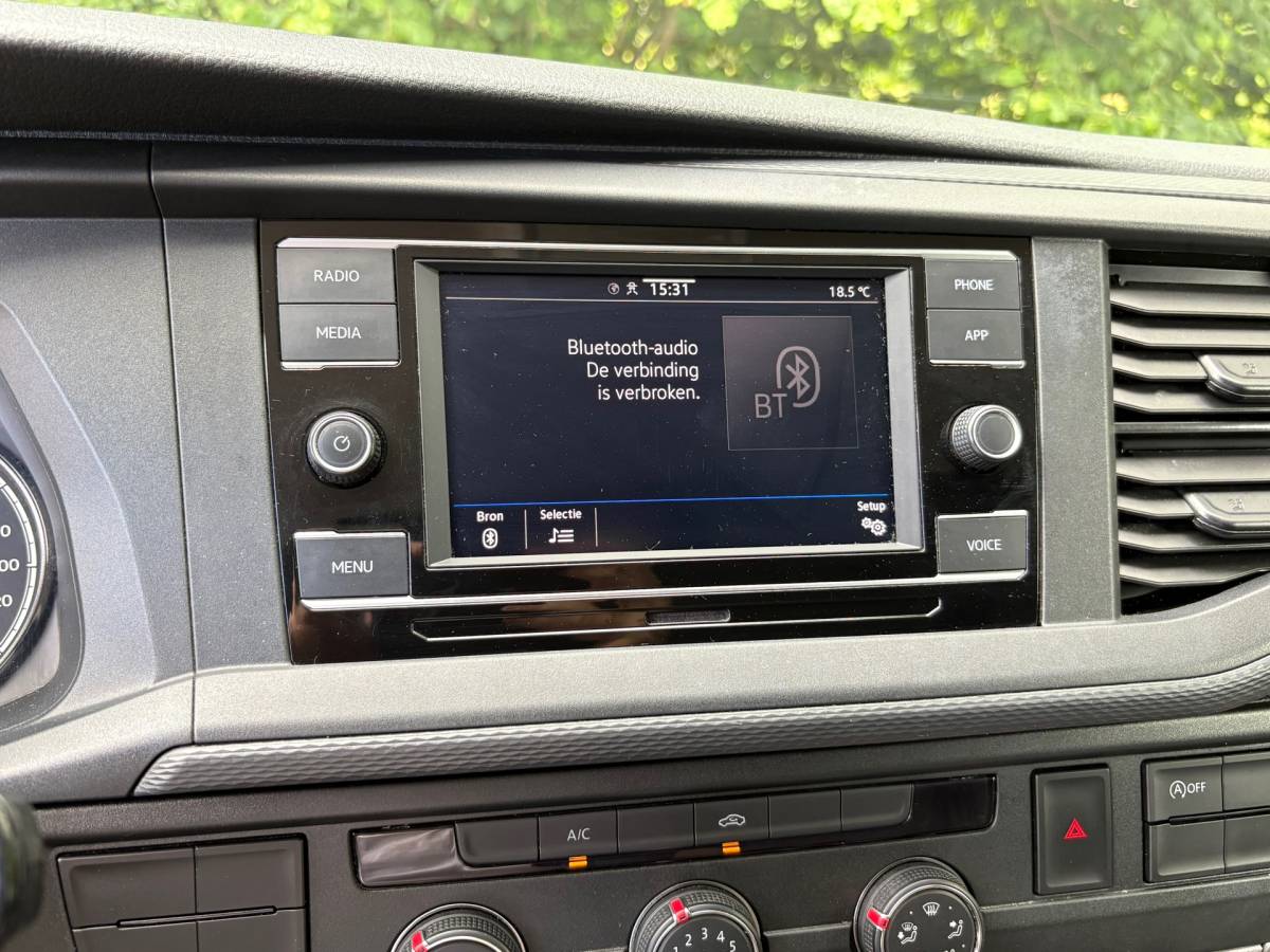 Volkswagen Transporter Volkswagen TRANSPORTER 2.0 TDI L2H1 150PK!|DSG Automaat|lichtmetalen velgen|airco|achteruitrijcamera|apple carplay|drie zitplaatse