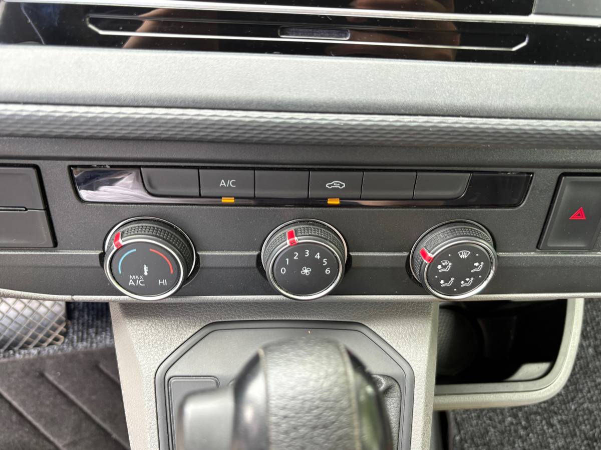 Volkswagen Transporter Volkswagen TRANSPORTER 2.0 TDI L2H1 150PK!|DSG Automaat|lichtmetalen velgen|airco|achteruitrijcamera|apple carplay|drie zitplaatse