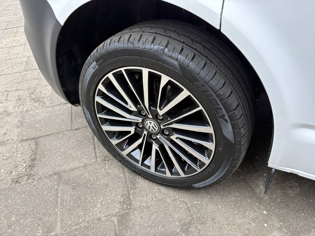 Volkswagen Transporter Volkswagen TRANSPORTER 2.0 TDI L2H1 150PK!|DSG Automaat|lichtmetalen velgen|airco|achteruitrijcamera|apple carplay|drie zitplaatse