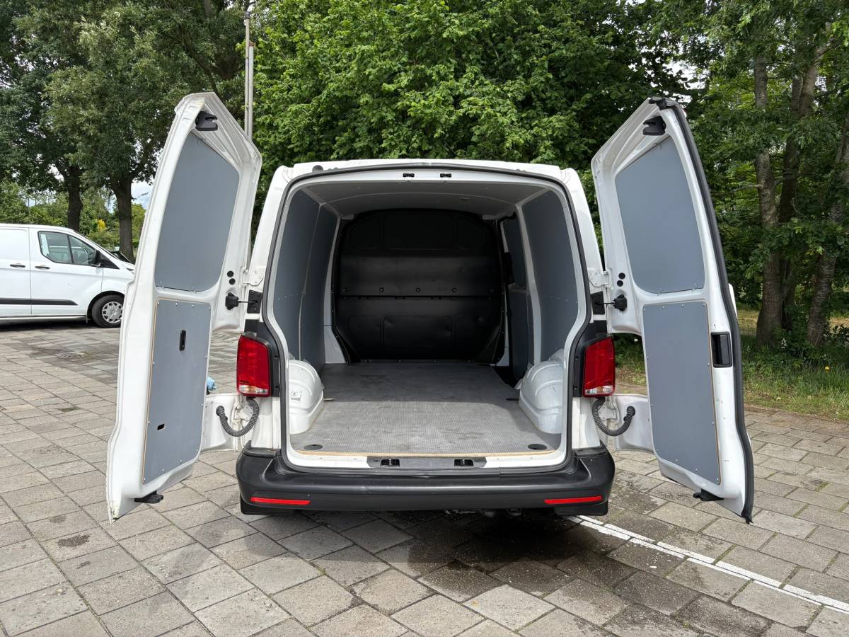 Volkswagen Transporter Volkswagen TRANSPORTER 2.0 TDI L2H1 150PK!|DSG Automaat|lichtmetalen velgen|airco|achteruitrijcamera|apple carplay|drie zitplaatse