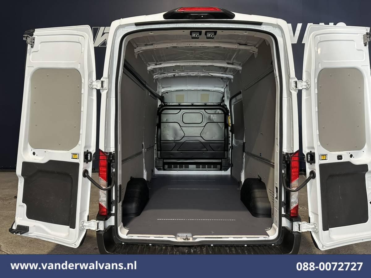 Ford Transit Ford Transit 2.0 TDCI 130pk L3H3 Euro6 Airco | Camera | Apple Carplay | Cruisecontrol Android Auto, Verwarmde Voorruit, Parkeersensoren, Bijrijdersbank