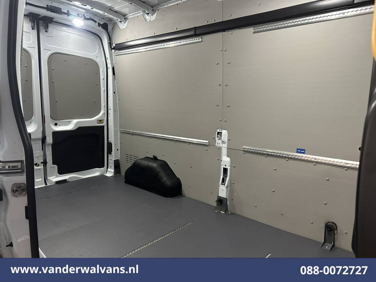 Ford Transit Ford Transit 2.0 TDCI 130pk L3H3 Euro6 Airco | Camera | Apple Carplay | Cruisecontrol Android Auto, Verwarmde Voorruit, Parkeersensoren, Bijrijdersbank