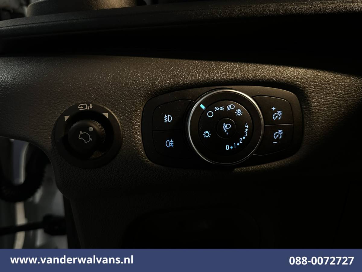 Ford Transit Ford Transit 2.0 TDCI 130pk L3H3 Euro6 Airco | Camera | Apple Carplay | Cruisecontrol Android Auto, Verwarmde Voorruit, Parkeersensoren, Bijrijdersbank