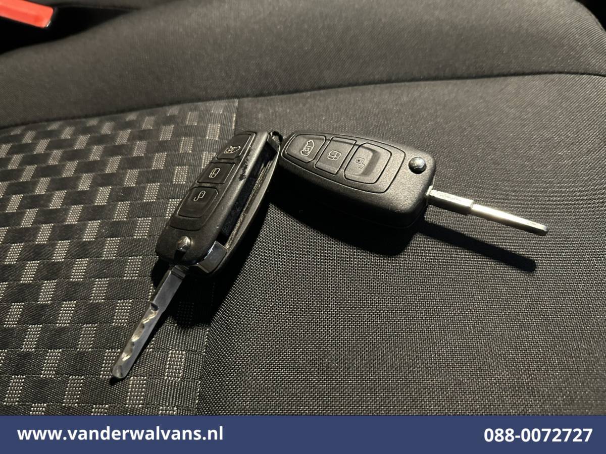 Ford Transit Ford Transit 2.0 TDCI 130pk L3H3 Euro6 Airco | Camera | Apple Carplay | Cruisecontrol Android Auto, Verwarmde Voorruit, Parkeersensoren, Bijrijdersbank