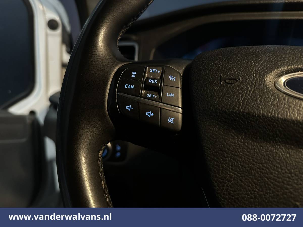 Ford Transit Ford Transit 2.0 TDCI 130pk L3H3 Euro6 Airco | Camera | Apple Carplay | Cruisecontrol Android Auto, Verwarmde Voorruit, Parkeersensoren, Bijrijdersbank