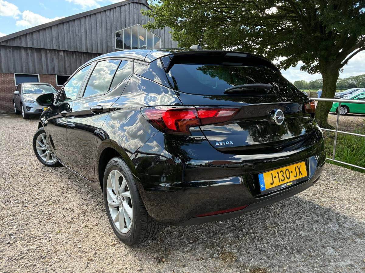 Opel Astra Opel Astra 1.2 Edition | 1e eigenaar + Navi + Camera + Airco nu € 10.975,-!!!