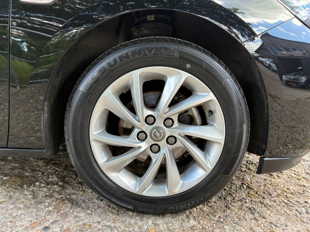 Opel Astra Opel Astra 1.2 Edition | 1e eigenaar + Navi + Camera + Airco nu € 10.975,-!!!
