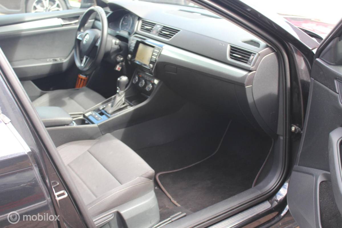 Škoda Superb Skoda Superb Combi 1.6 TDI Winterpakket/18Inch/Memory/Trekhaak