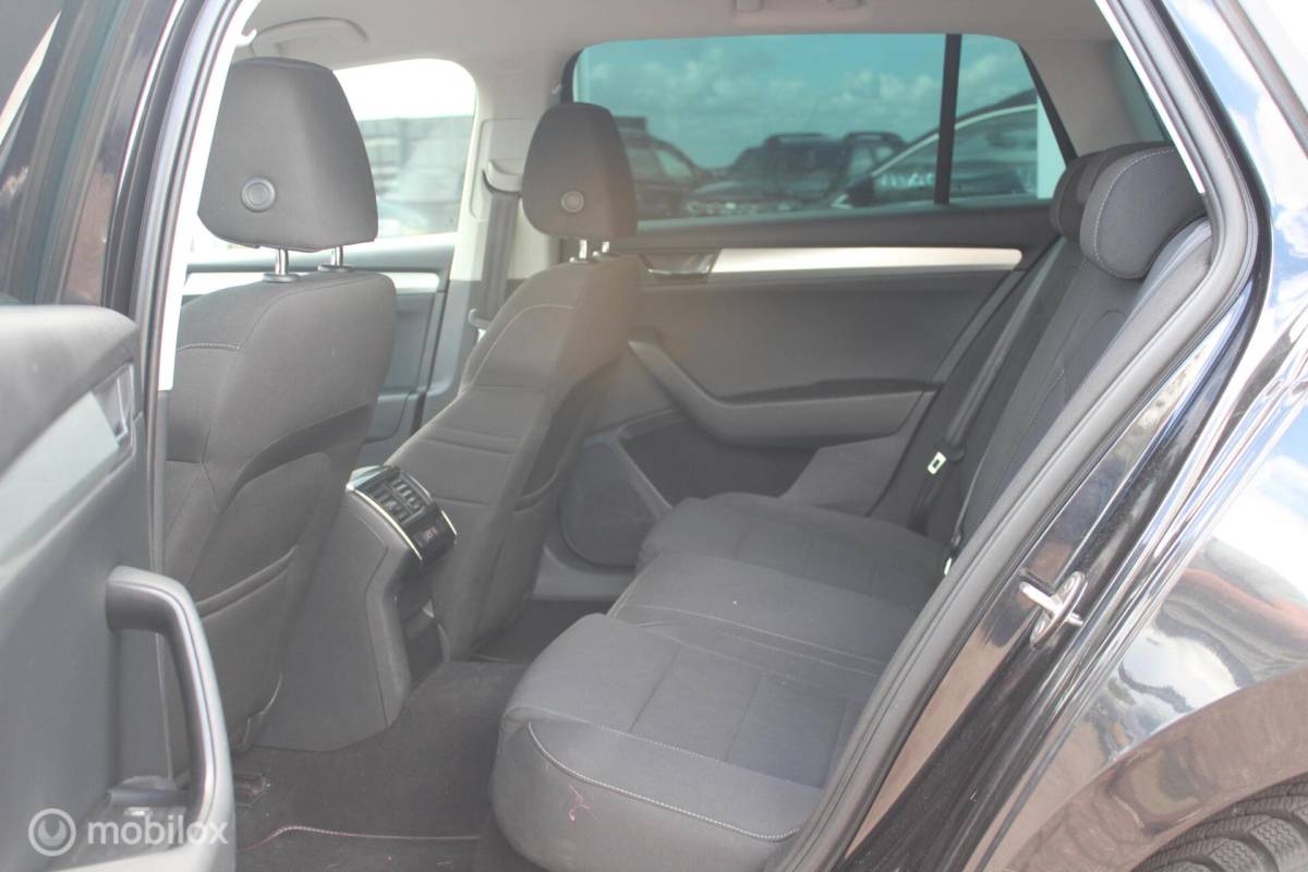 Škoda Superb Skoda Superb Combi 1.6 TDI Winterpakket/18Inch/Memory/Trekhaak