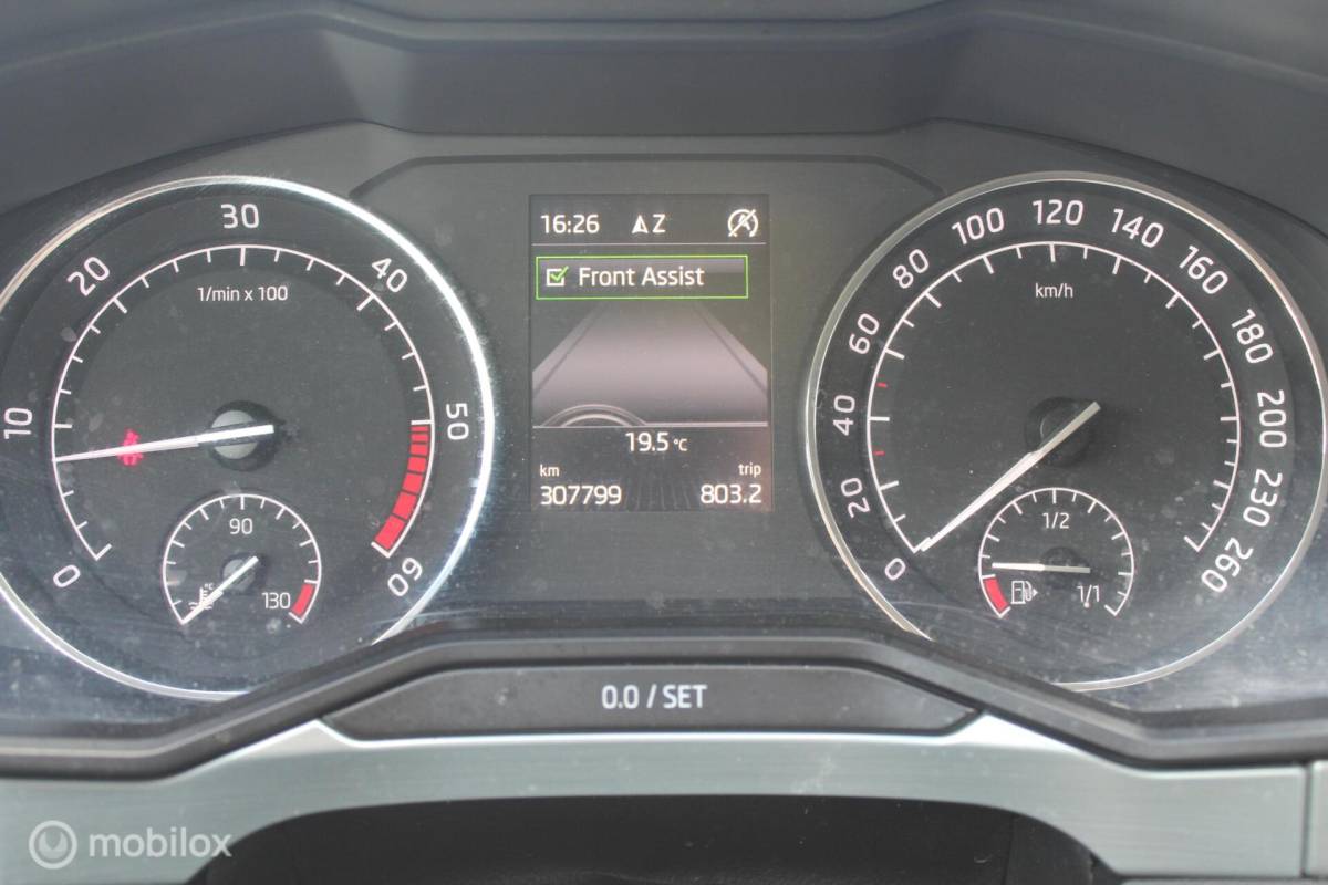 Škoda Superb Skoda Superb Combi 1.6 TDI Winterpakket/18Inch/Memory/Trekhaak
