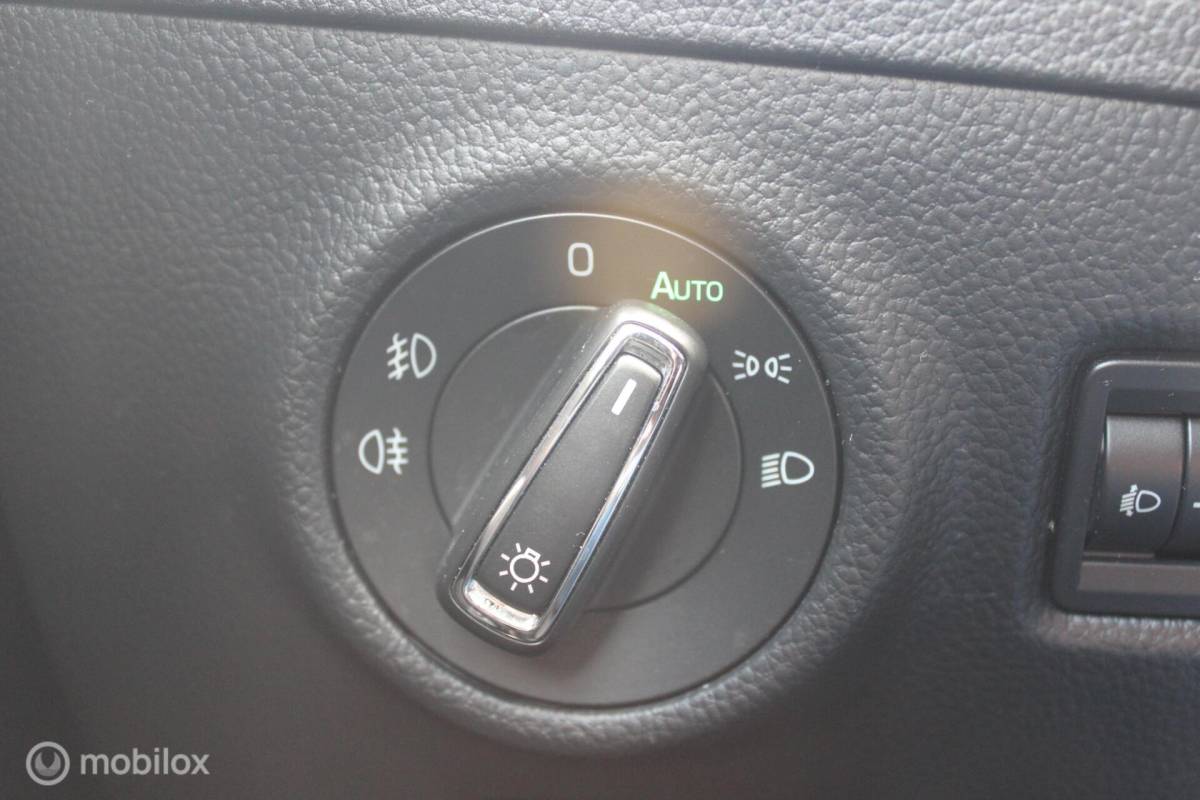 Škoda Superb Skoda Superb Combi 1.6 TDI Winterpakket/18Inch/Memory/Trekhaak