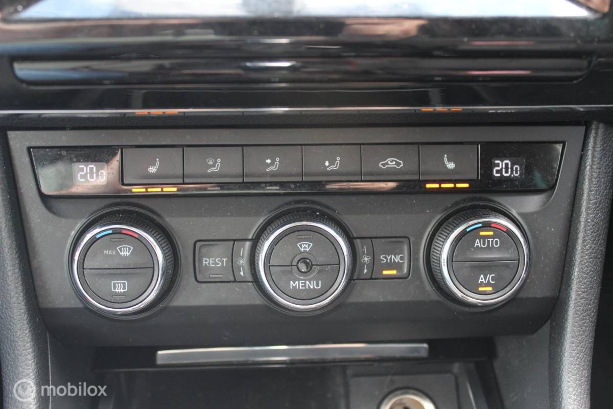 Škoda Superb Skoda Superb Combi 1.6 TDI Winterpakket/18Inch/Memory/Trekhaak