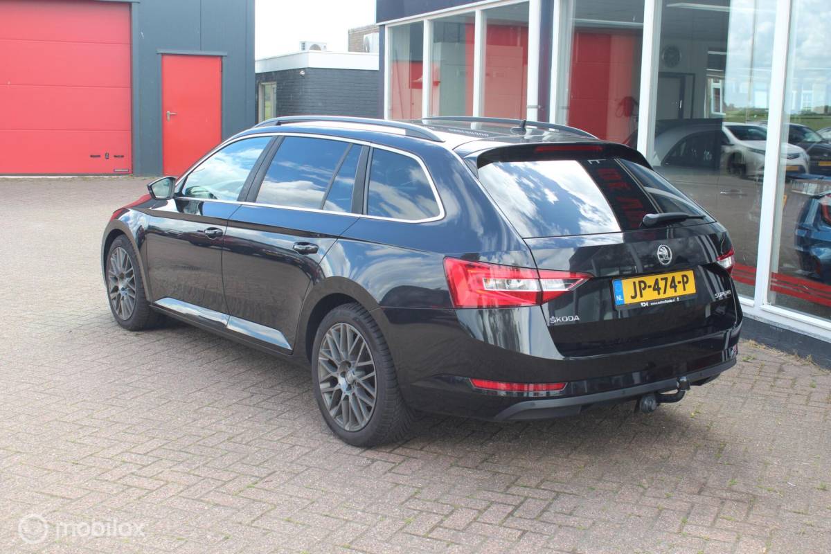 Škoda Superb Skoda Superb Combi 1.6 TDI Winterpakket/18Inch/Memory/Trekhaak