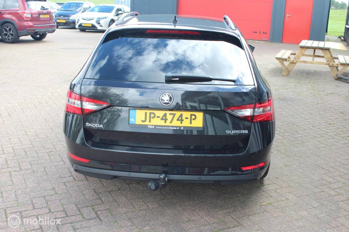 Škoda Superb Skoda Superb Combi 1.6 TDI Winterpakket/18Inch/Memory/Trekhaak