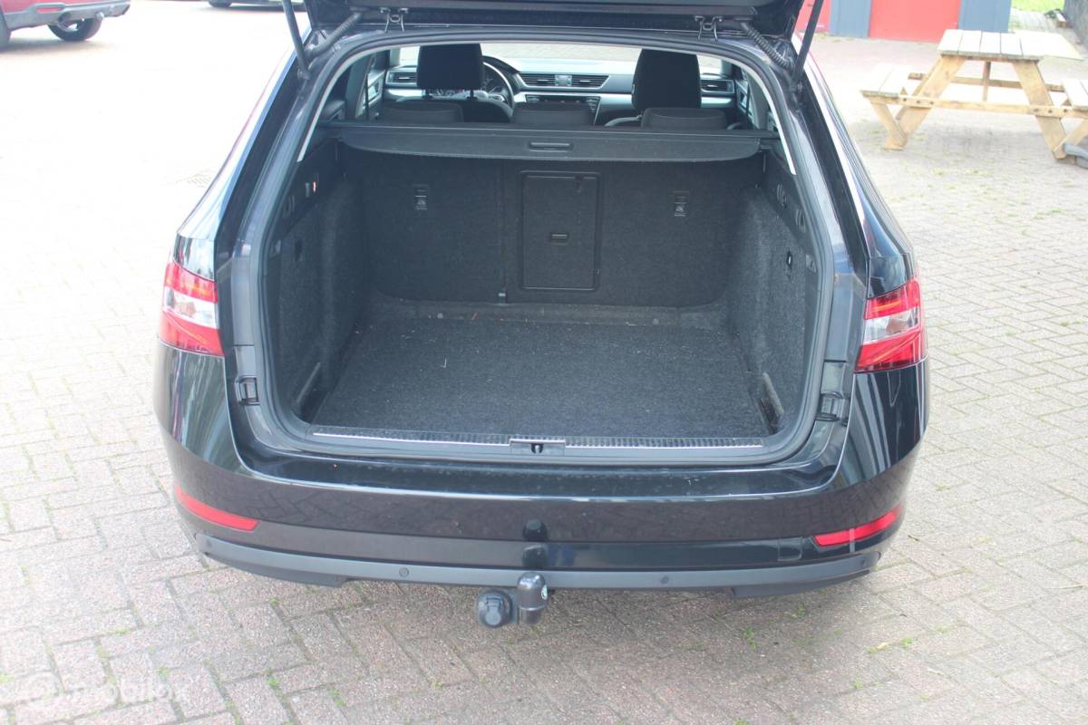 Škoda Superb Skoda Superb Combi 1.6 TDI Winterpakket/18Inch/Memory/Trekhaak