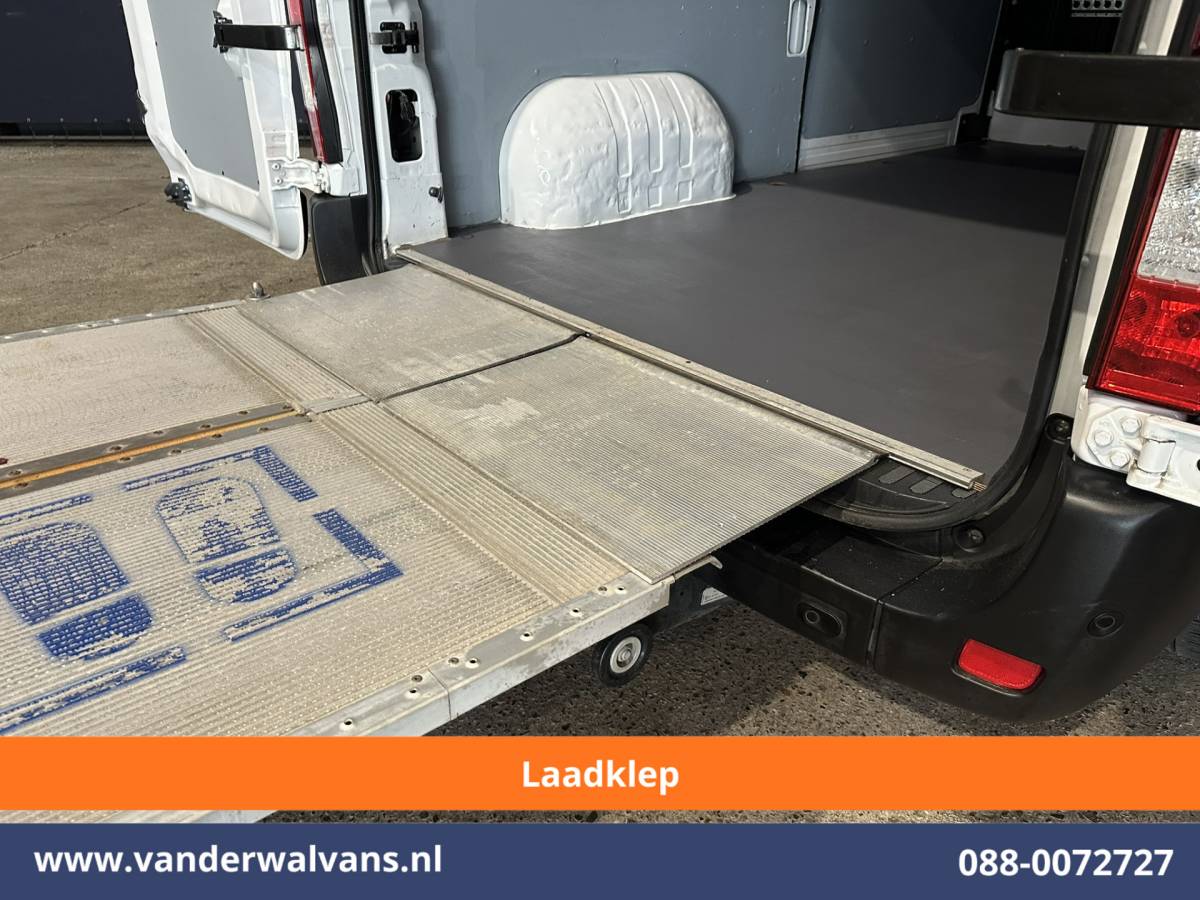 Renault Master Renault Master 2.3 dCi 150pk L2H2 Euro6 Airco | Laadklep | 2x Zijdeur | Camera | Navigatie | LED | Cruisecontrol Parkeersensoren, Bijrijdersbank