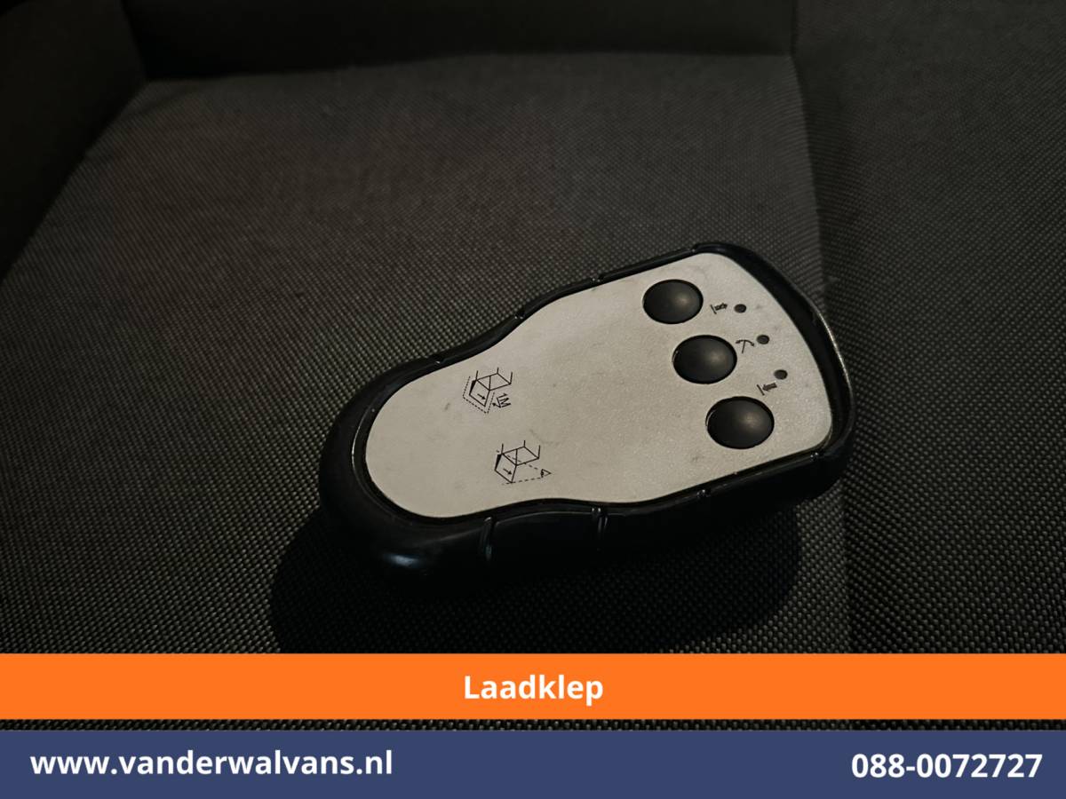 Renault Master Renault Master 2.3 dCi 150pk L2H2 Euro6 Airco | Laadklep | 2x Zijdeur | Camera | Navigatie | LED | Cruisecontrol Parkeersensoren, Bijrijdersbank