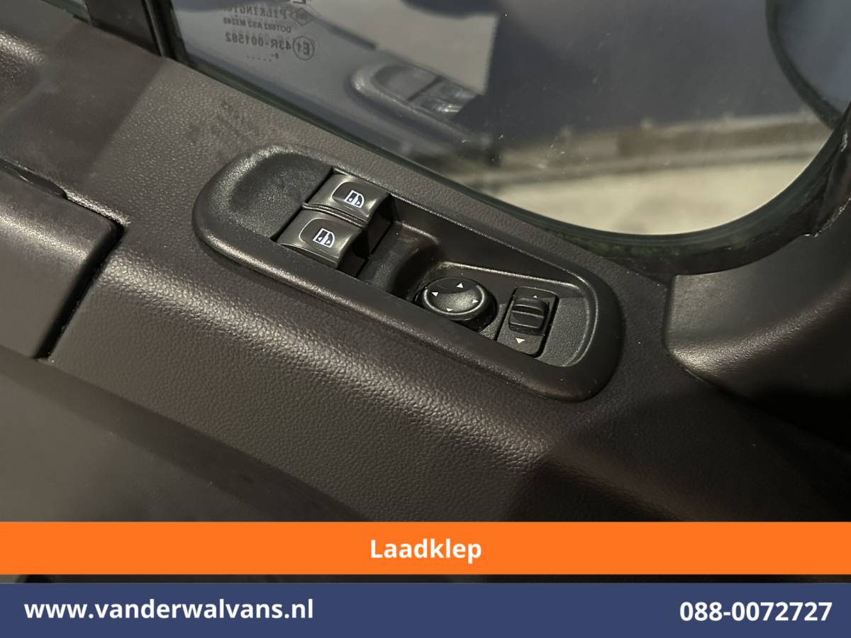 Renault Master Renault Master 2.3 dCi 150pk L2H2 Euro6 Airco | Laadklep | 2x Zijdeur | Camera | Navigatie | LED | Cruisecontrol Parkeersensoren, Bijrijdersbank
