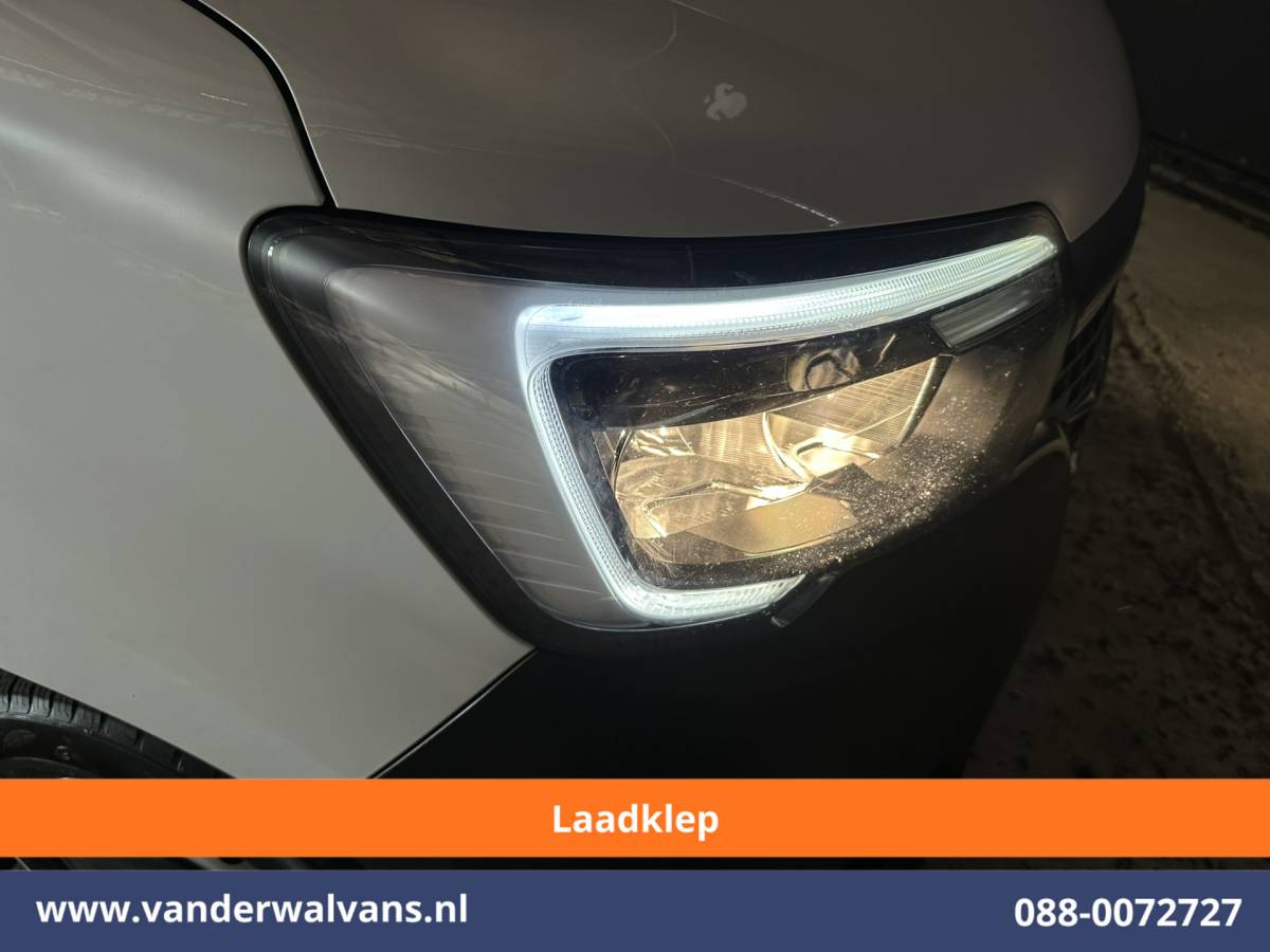 Renault Master Renault Master 2.3 dCi 150pk L2H2 Euro6 Airco | Laadklep | 2x Zijdeur | Camera | Navigatie | LED | Cruisecontrol Parkeersensoren, Bijrijdersbank