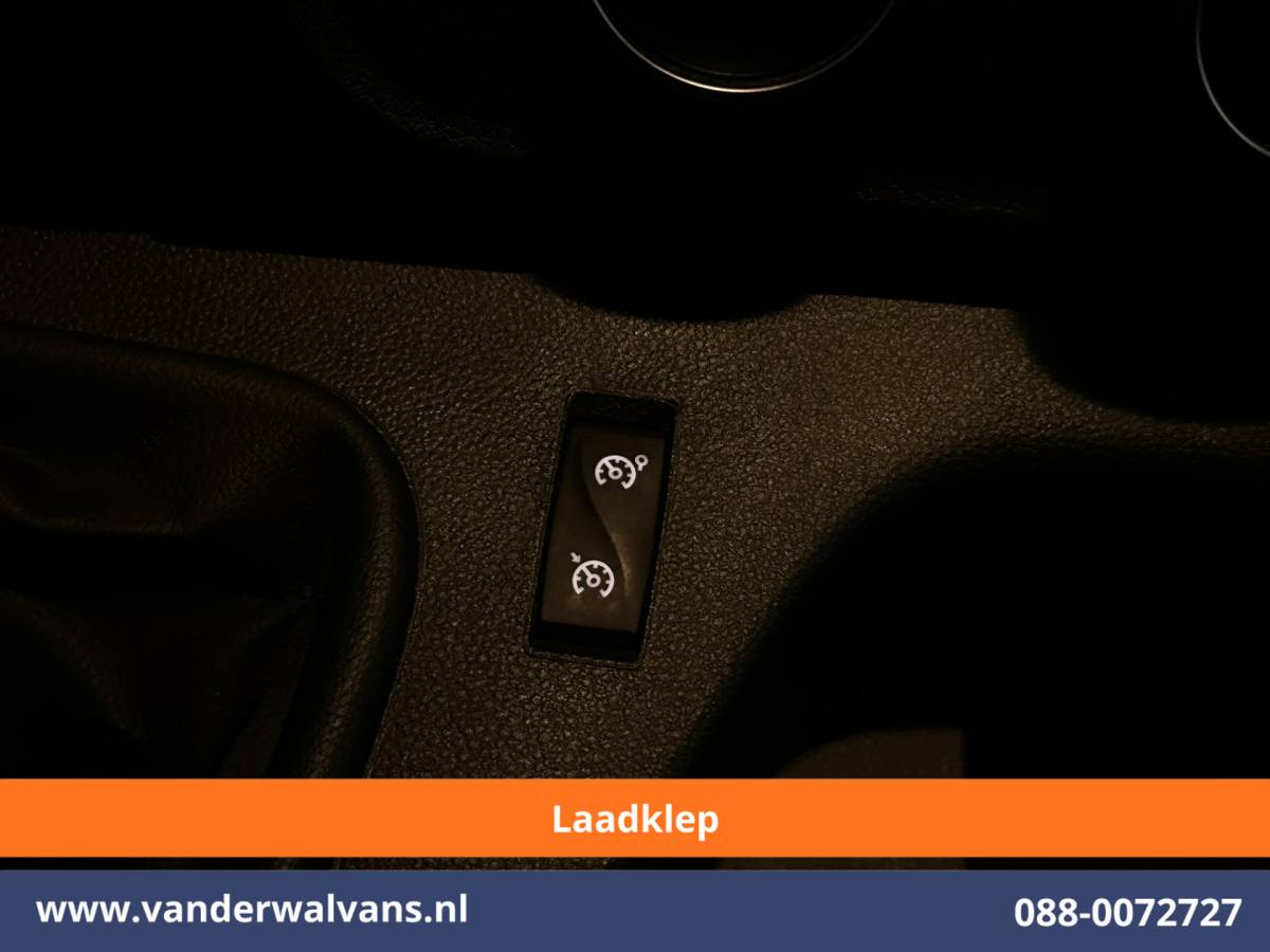 Renault Master Renault Master 2.3 dCi 150pk L2H2 Euro6 Airco | Laadklep | 2x Zijdeur | Camera | Navigatie | LED | Cruisecontrol Parkeersensoren, Bijrijdersbank