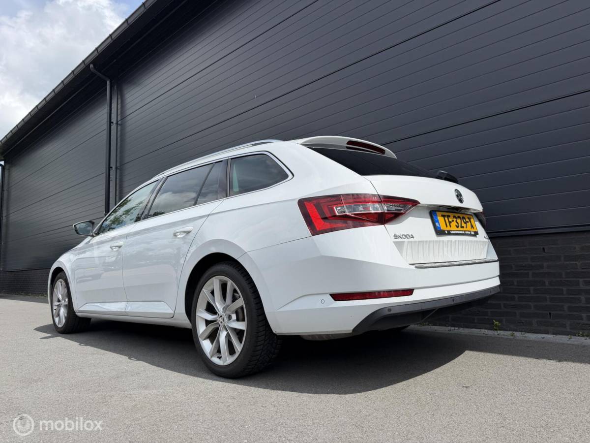Škoda Superb Skoda Superb Combi 1.4 TSI ACT Business Sport CLIMA*PANO*LEER*CRUISE*CAMERA