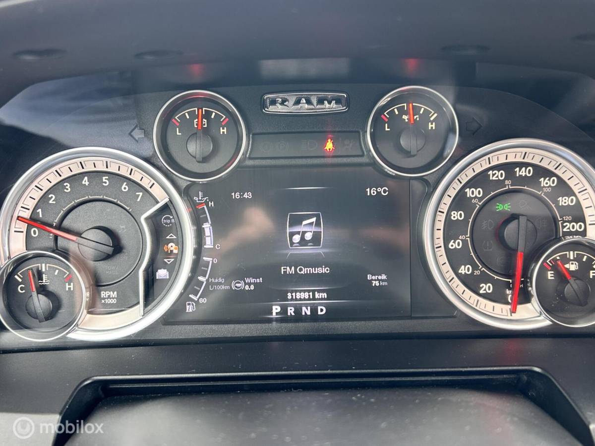 Dodge Ram 1500 Dodge Ram 1500 5.7 V8 Crew Cab 6’4 sport black out MARGE