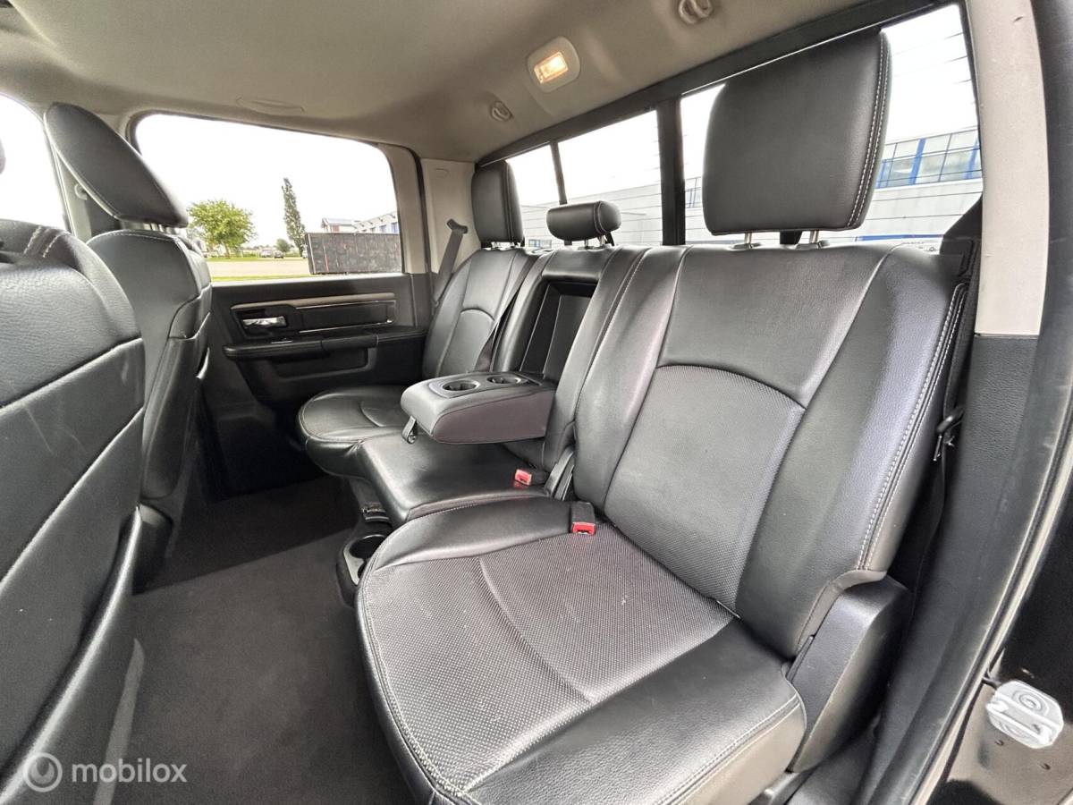 Dodge Ram 1500 Dodge Ram 1500 5.7 V8 Crew Cab 6’4 sport black out MARGE