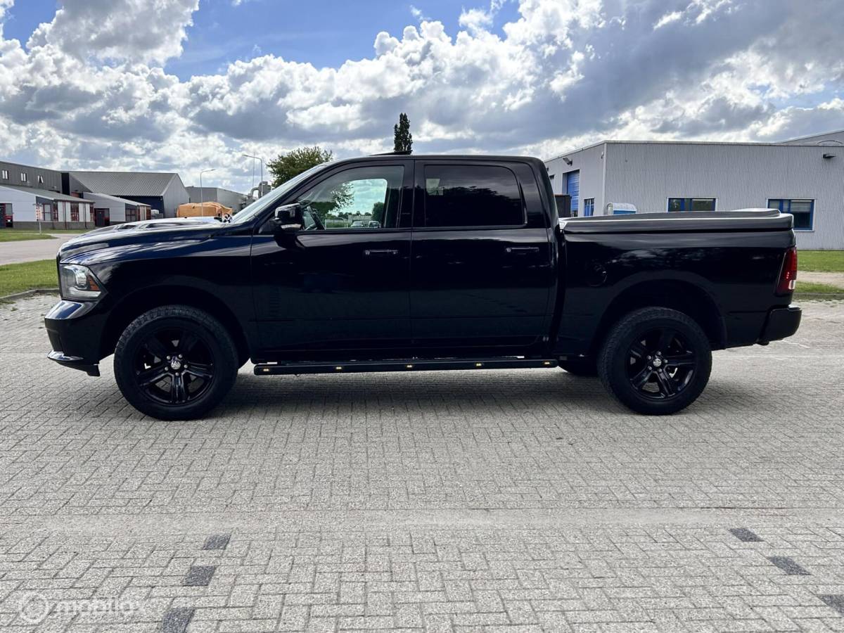 Dodge Ram 1500 Dodge Ram 1500 5.7 V8 Crew Cab 6’4 sport black out MARGE