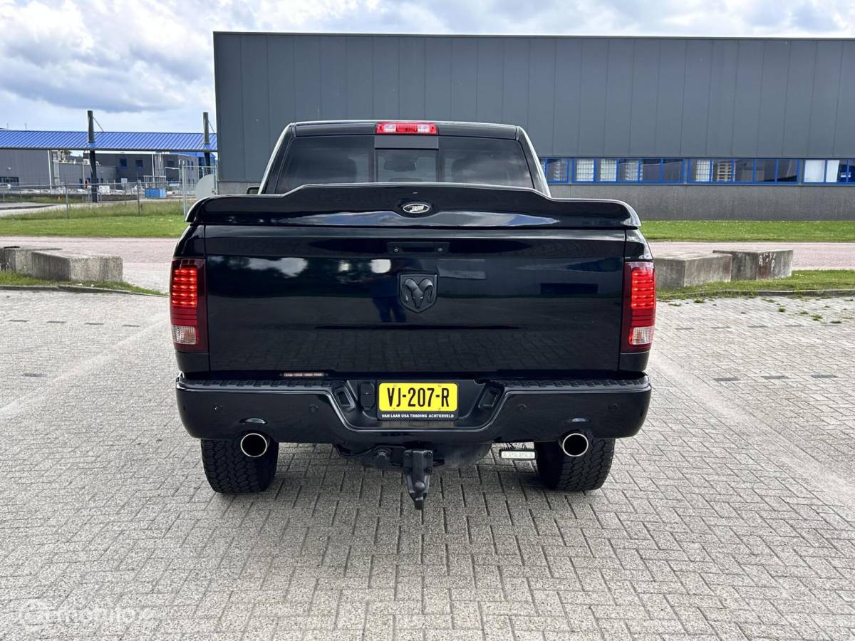 Dodge Ram 1500 Dodge Ram 1500 5.7 V8 Crew Cab 6’4 sport black out MARGE