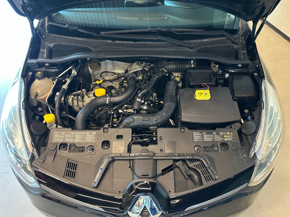Renault Clio Renault Clio Estate 0.9 TCe NIGHT&DAY-uitv|NAVIGATIE|AIRCO|PARKEERSENSOREN|CRUISE CONTROL|BLUETOOTH|ISOFIX|LM-VELGEN|APK+OH-BEURT