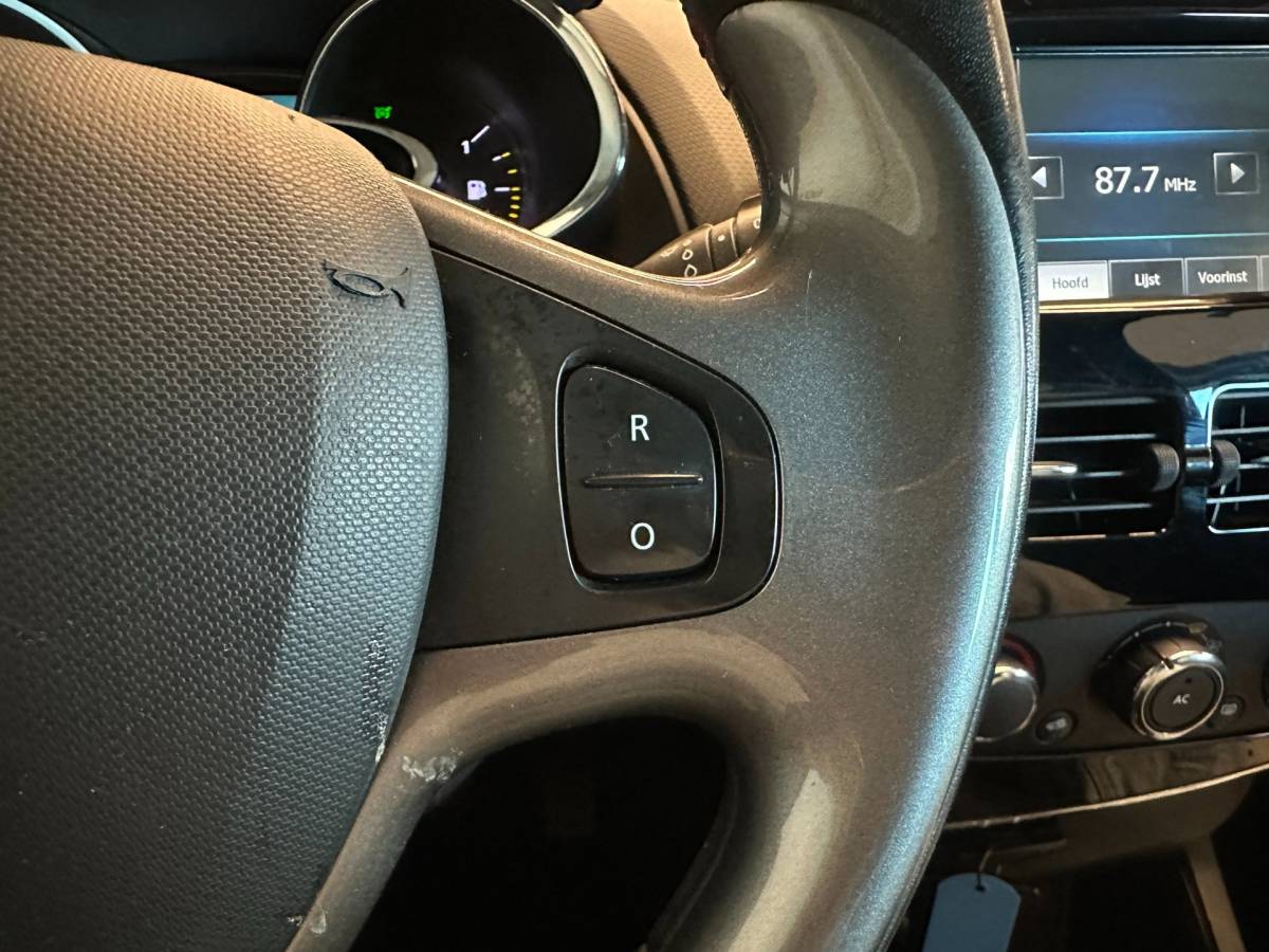 Renault Clio Renault Clio Estate 0.9 TCe NIGHT&DAY-uitv|NAVIGATIE|AIRCO|PARKEERSENSOREN|CRUISE CONTROL|BLUETOOTH|ISOFIX|LM-VELGEN|APK+OH-BEURT