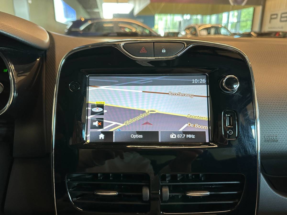 Renault Clio Renault Clio Estate 0.9 TCe NIGHT&DAY-uitv|NAVIGATIE|AIRCO|PARKEERSENSOREN|CRUISE CONTROL|BLUETOOTH|ISOFIX|LM-VELGEN|APK+OH-BEURT