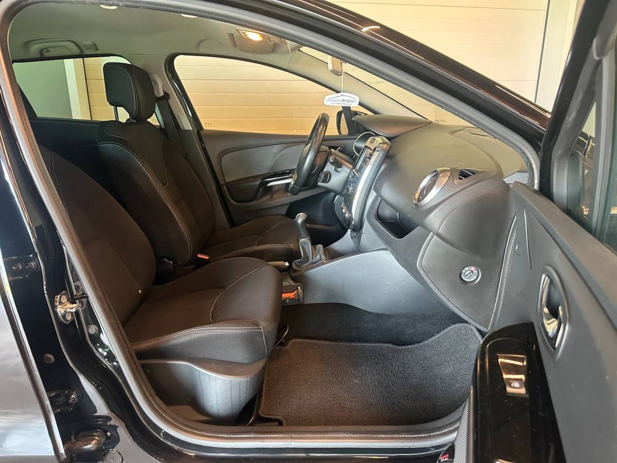 Renault Clio Renault Clio Estate 0.9 TCe NIGHT&DAY-uitv|NAVIGATIE|AIRCO|PARKEERSENSOREN|CRUISE CONTROL|BLUETOOTH|ISOFIX|LM-VELGEN|APK+OH-BEURT