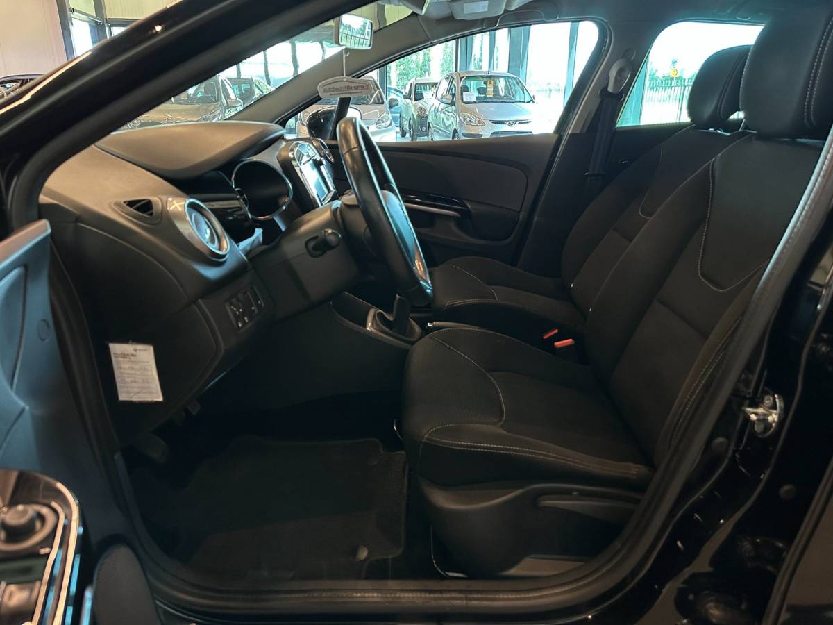 Renault Clio Renault Clio Estate 0.9 TCe NIGHT&DAY-uitv|NAVIGATIE|AIRCO|PARKEERSENSOREN|CRUISE CONTROL|BLUETOOTH|ISOFIX|LM-VELGEN|APK+OH-BEURT