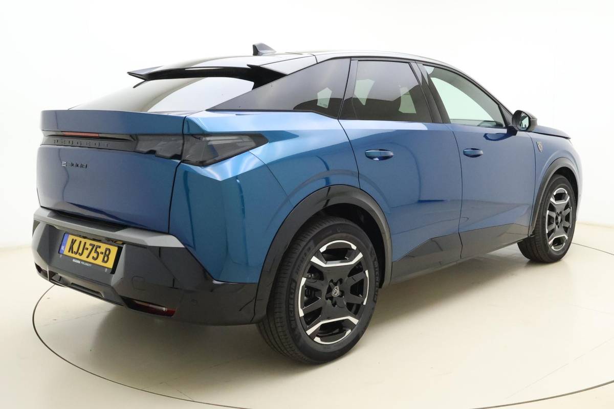 Peugeot e-3008 Peugeot e-3008 GT Avantage 210 73 kWh | Stoelverwarming voor/achter | 360 graden camera | Lederen/Alcantara bekleding | Apple/Android Carplay | Vehicle to load | Dodehoekdetectie | Autonomous emergency braking | Climate control | Memory seats | Stuurbediening | Navigatie
