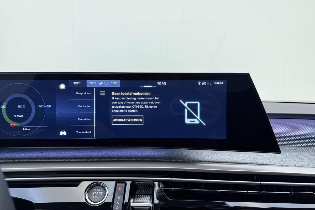 Peugeot e-3008 Peugeot e-3008 GT Avantage 210 73 kWh | Stoelverwarming voor/achter | 360 graden camera | Lederen/Alcantara bekleding | Apple/Android Carplay | Vehicle to load | Dodehoekdetectie | Autonomous emergency braking | Climate control | Memory seats | Stuurbediening | Navigatie
