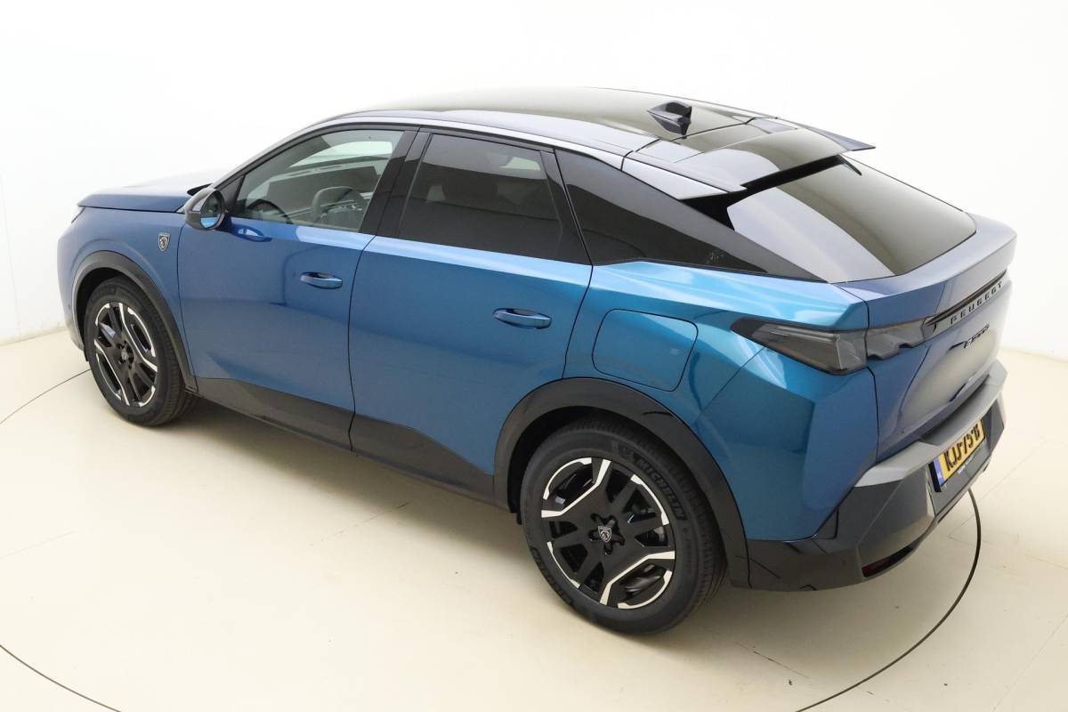 Peugeot e-3008 Peugeot e-3008 GT Avantage 210 73 kWh | Stoelverwarming voor/achter | 360 graden camera | Lederen/Alcantara bekleding | Apple/Android Carplay | Vehicle to load | Dodehoekdetectie | Autonomous emergency braking | Climate control | Memory seats | Stuurbediening | Navigatie