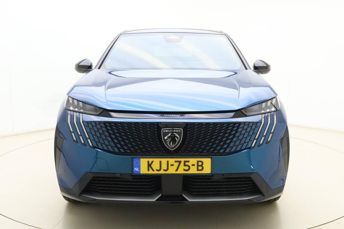Peugeot e-3008 Peugeot e-3008 GT Avantage 210 73 kWh | Stoelverwarming voor/achter | 360 graden camera | Lederen/Alcantara bekleding | Apple/Android Carplay | Vehicle to load | Dodehoekdetectie | Autonomous emergency braking | Climate control | Memory seats | Stuurbediening | Navigatie
